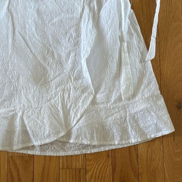 White Mini Wrap Eyelet Skirt size medium y2k‎ coastal coquette beach - Picture 2 of 7